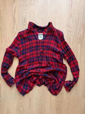 American Eagle Outfitters Red and Navy Plaid Button-Down Shirt
